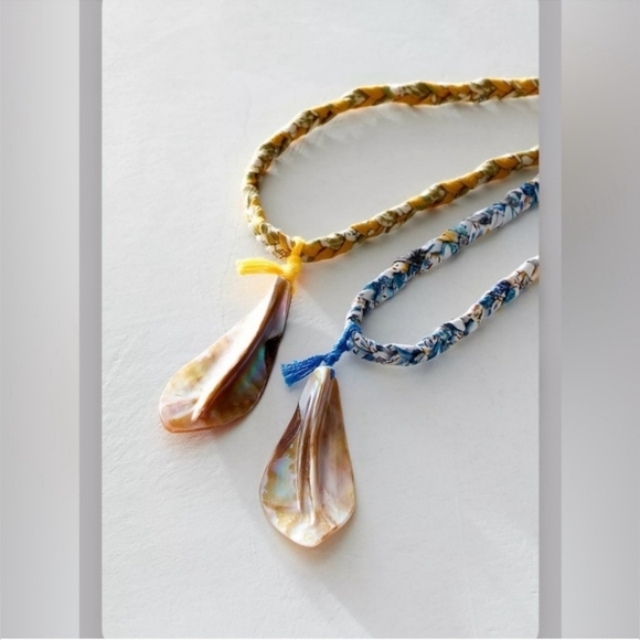 Ariana Ost (@ Free People), The Era Strand Necklace, Blue/White/Shell -NEW!!! - Picture 3 of 11